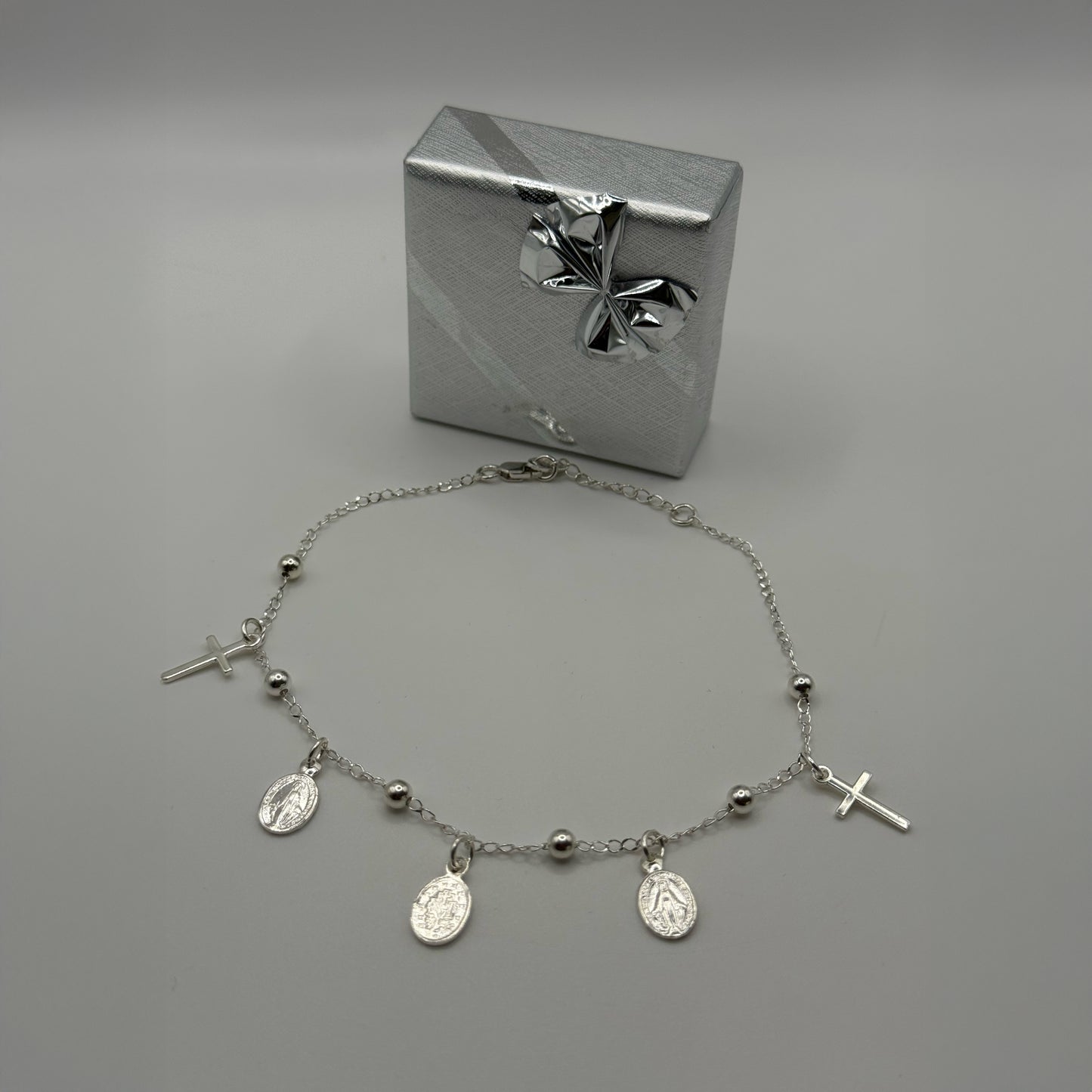 Tobillera con Dijes de Cruz y Medalla Milagrosa