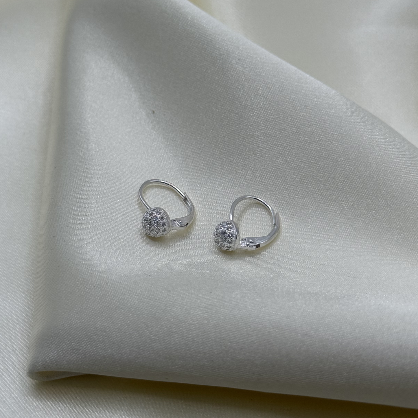 Aretes Esfera con Destello